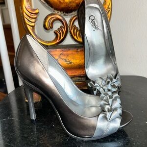 Carlos Santana Prestige glossy “old silver” peep toe dressy heels